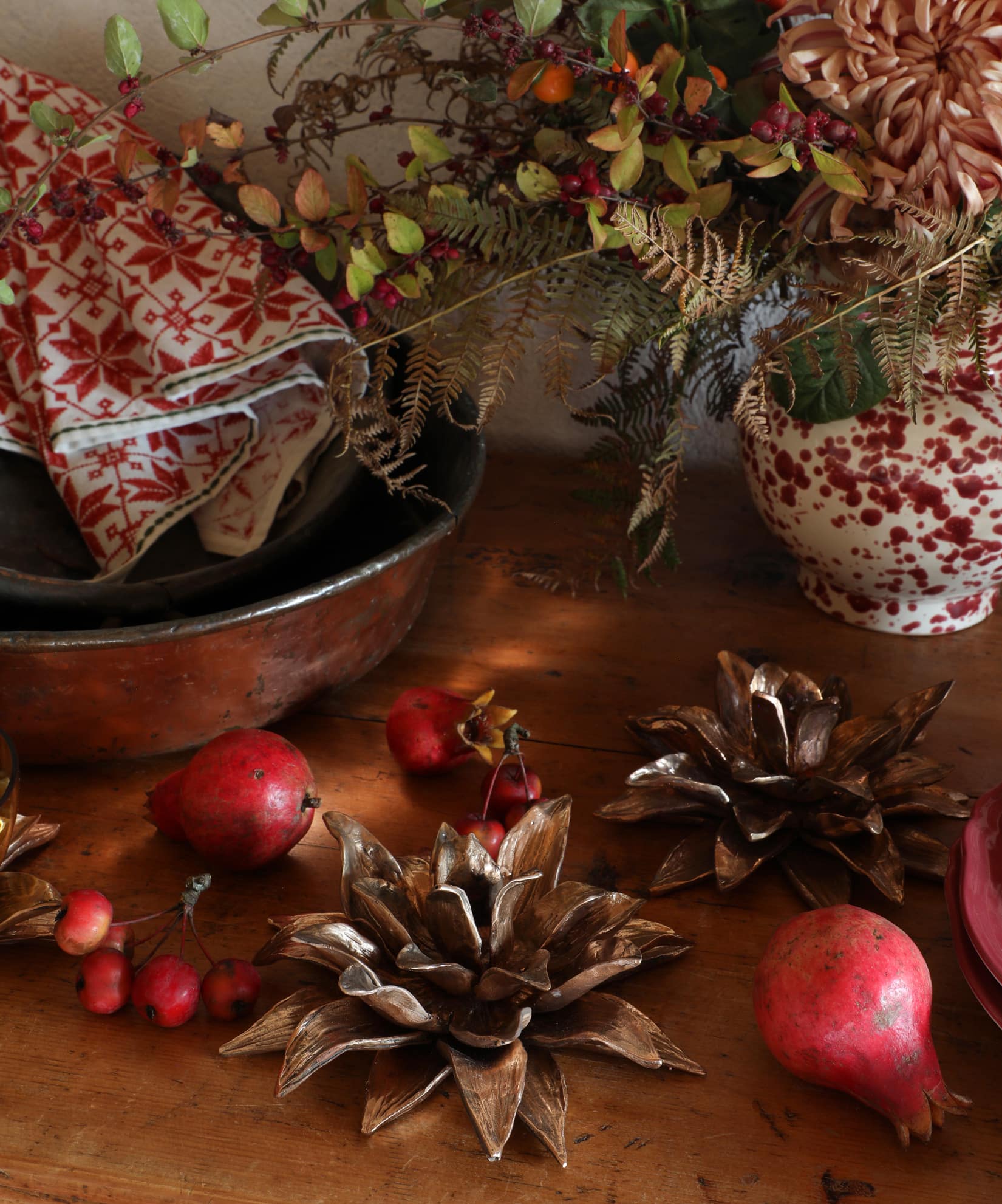 Dalia Candle Holder in Bronze L